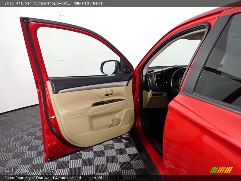 Door Panel of 2016 Outlander SE S-AWC