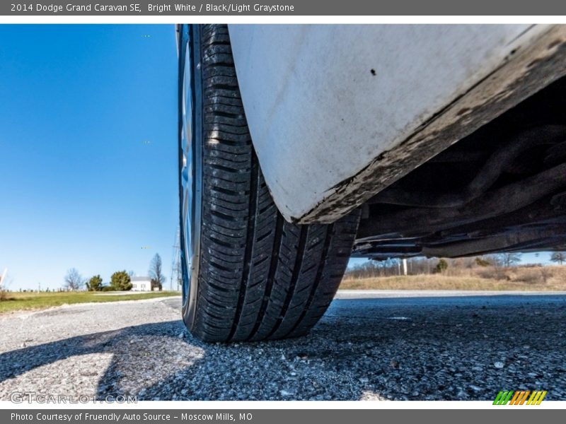 Bright White / Black/Light Graystone 2014 Dodge Grand Caravan SE