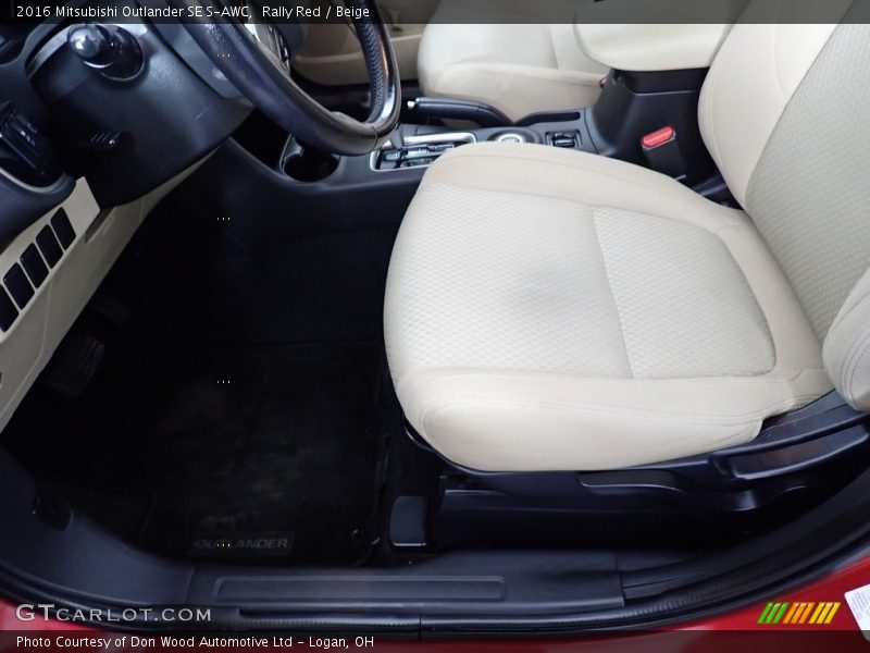 Front Seat of 2016 Outlander SE S-AWC