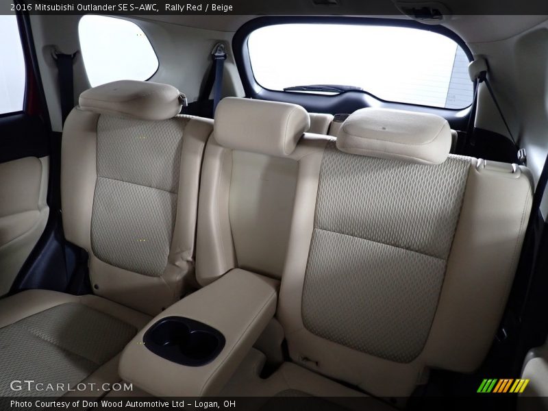 Rear Seat of 2016 Outlander SE S-AWC