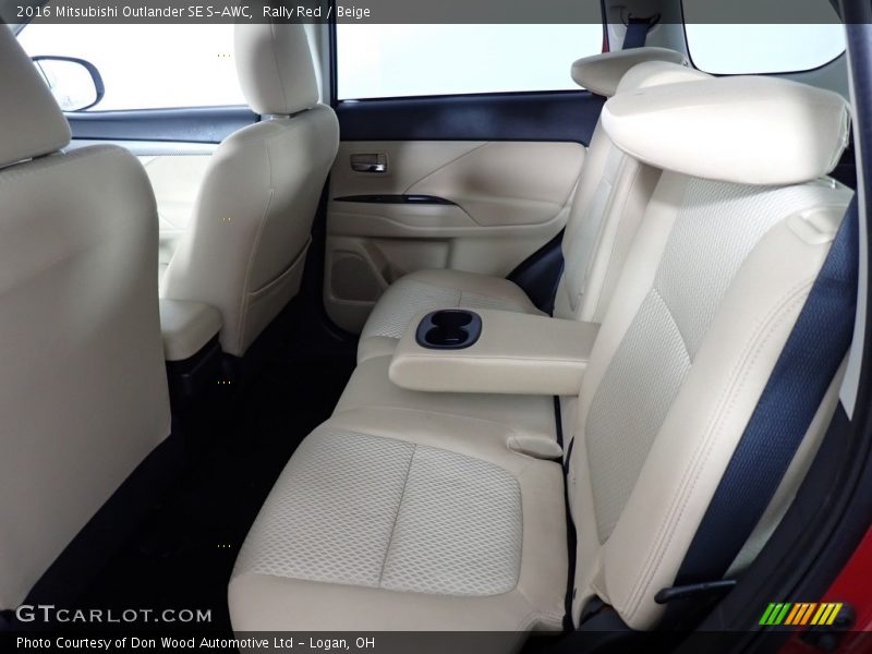 Rear Seat of 2016 Outlander SE S-AWC