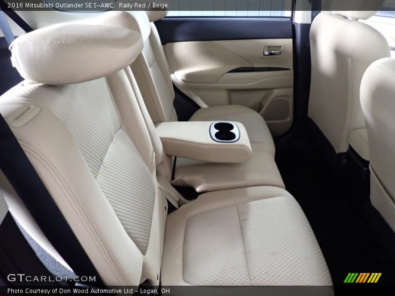 Rear Seat of 2016 Outlander SE S-AWC