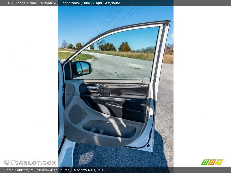 Bright White / Black/Light Graystone 2014 Dodge Grand Caravan SE