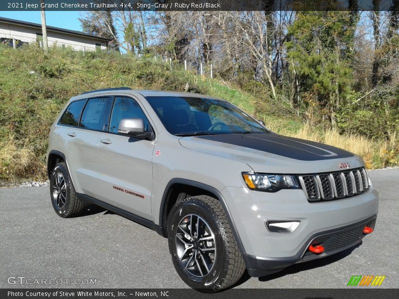 Front 3/4 View of 2021 Grand Cherokee Trailhawk 4x4