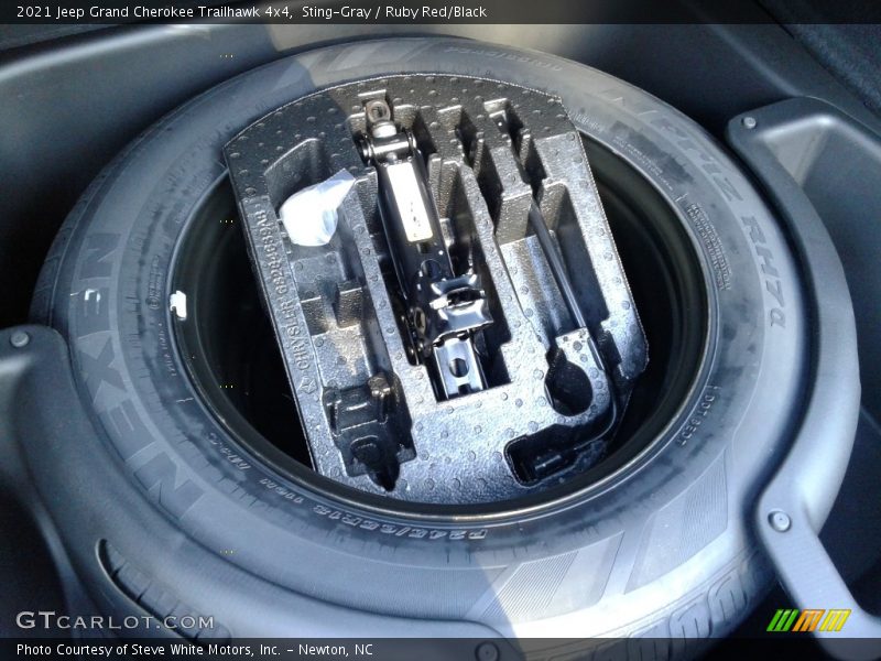 Tool Kit of 2021 Grand Cherokee Trailhawk 4x4