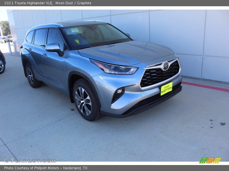 Moon Dust / Graphite 2021 Toyota Highlander XLE