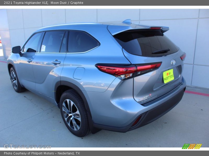 Moon Dust / Graphite 2021 Toyota Highlander XLE