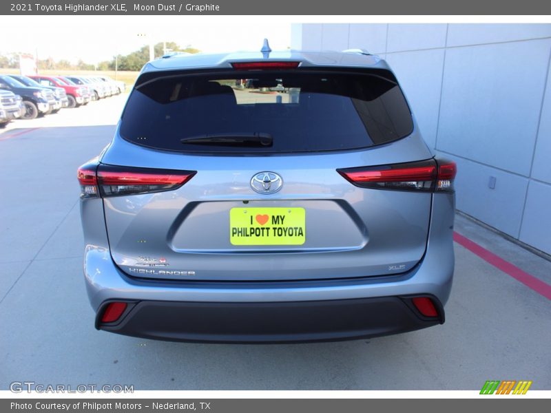 Moon Dust / Graphite 2021 Toyota Highlander XLE