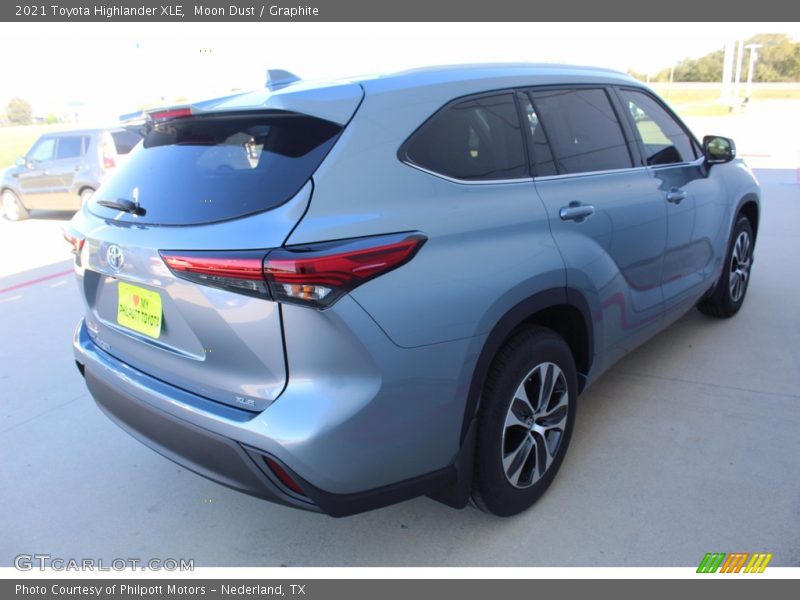 Moon Dust / Graphite 2021 Toyota Highlander XLE
