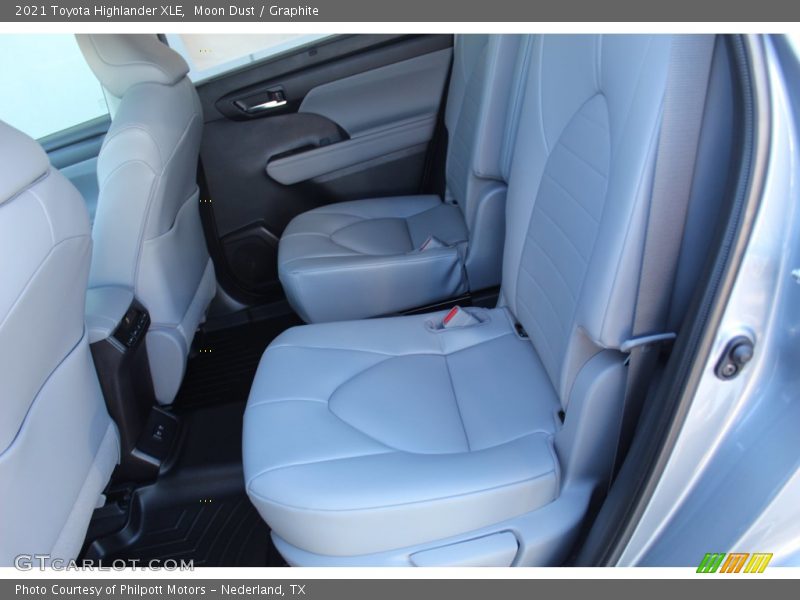 Moon Dust / Graphite 2021 Toyota Highlander XLE