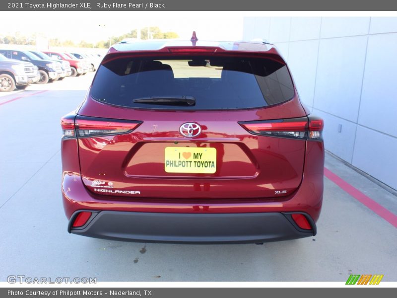 Ruby Flare Pearl / Black 2021 Toyota Highlander XLE