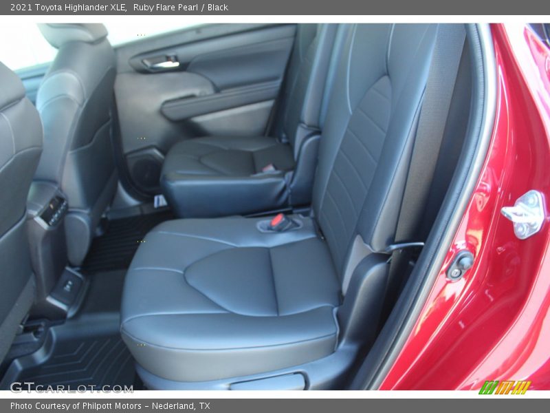 Ruby Flare Pearl / Black 2021 Toyota Highlander XLE
