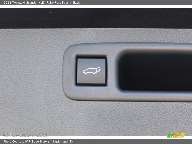 Ruby Flare Pearl / Black 2021 Toyota Highlander XLE