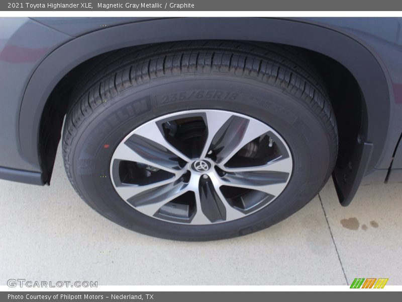 Magnetic Gray Metallic / Graphite 2021 Toyota Highlander XLE