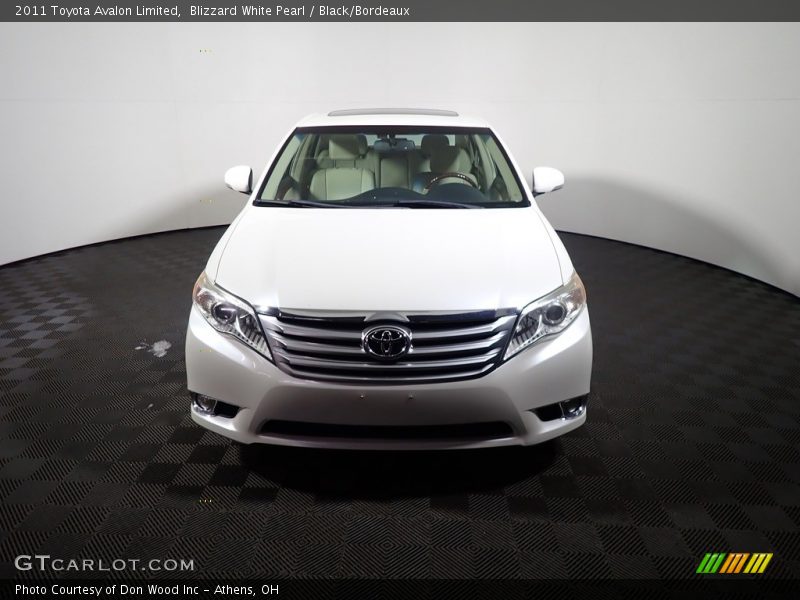 Blizzard White Pearl / Black/Bordeaux 2011 Toyota Avalon Limited