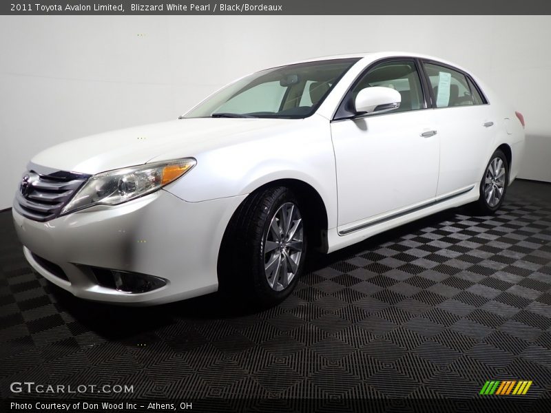 Blizzard White Pearl / Black/Bordeaux 2011 Toyota Avalon Limited