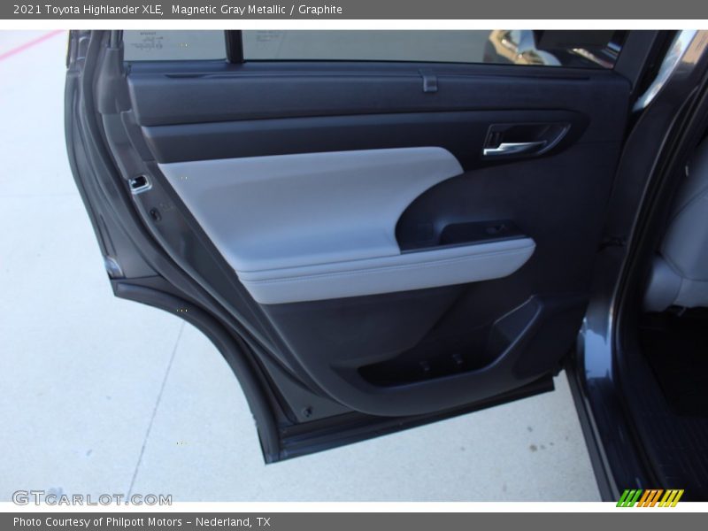 Magnetic Gray Metallic / Graphite 2021 Toyota Highlander XLE