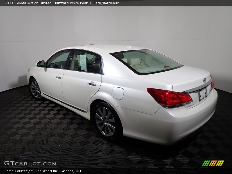 Blizzard White Pearl / Black/Bordeaux 2011 Toyota Avalon Limited