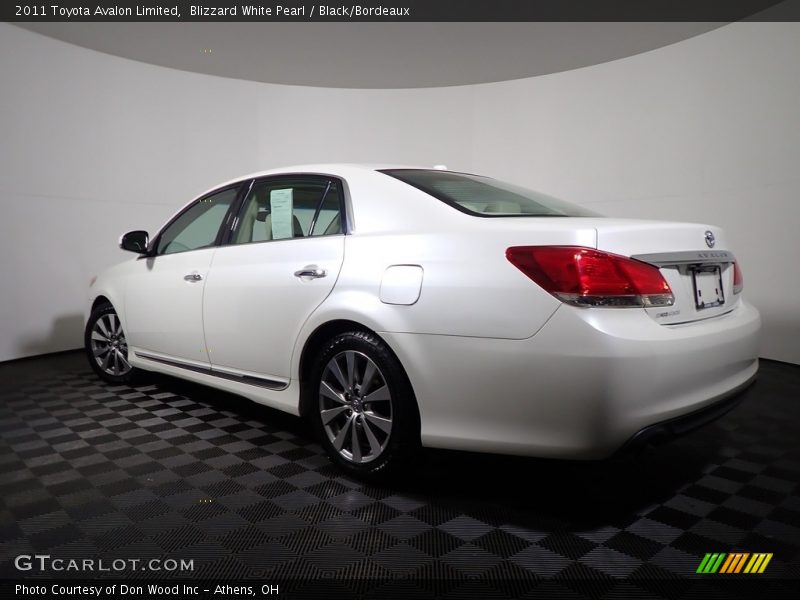 Blizzard White Pearl / Black/Bordeaux 2011 Toyota Avalon Limited