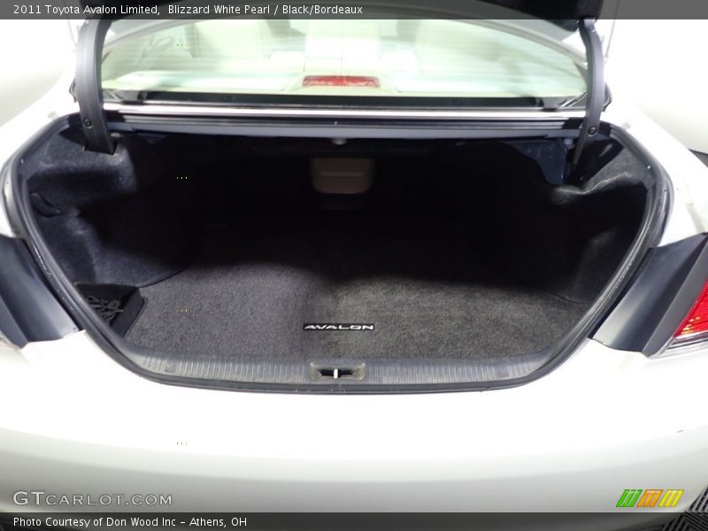 Blizzard White Pearl / Black/Bordeaux 2011 Toyota Avalon Limited