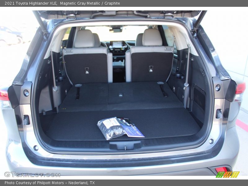 Magnetic Gray Metallic / Graphite 2021 Toyota Highlander XLE