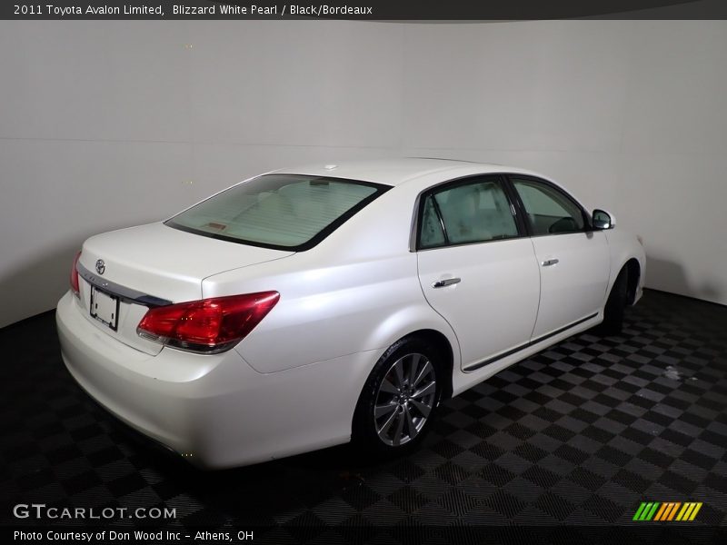 Blizzard White Pearl / Black/Bordeaux 2011 Toyota Avalon Limited
