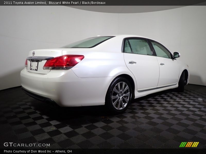 Blizzard White Pearl / Black/Bordeaux 2011 Toyota Avalon Limited