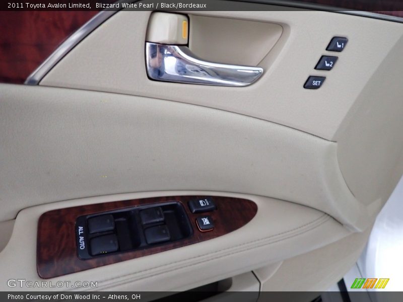 Blizzard White Pearl / Black/Bordeaux 2011 Toyota Avalon Limited