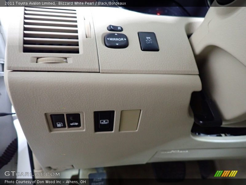 Blizzard White Pearl / Black/Bordeaux 2011 Toyota Avalon Limited
