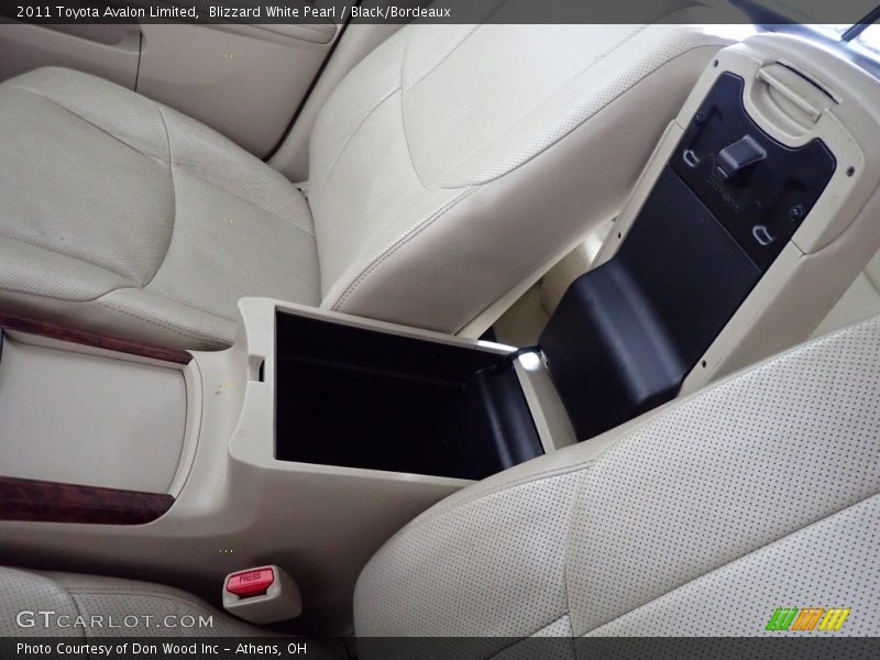 Blizzard White Pearl / Black/Bordeaux 2011 Toyota Avalon Limited
