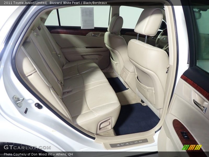 Blizzard White Pearl / Black/Bordeaux 2011 Toyota Avalon Limited