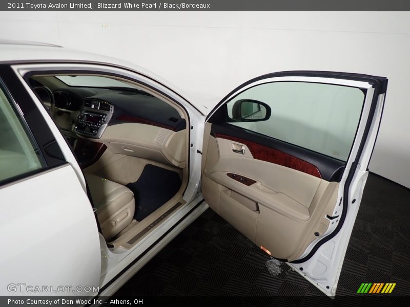 Blizzard White Pearl / Black/Bordeaux 2011 Toyota Avalon Limited