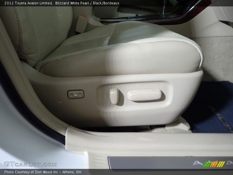 Blizzard White Pearl / Black/Bordeaux 2011 Toyota Avalon Limited