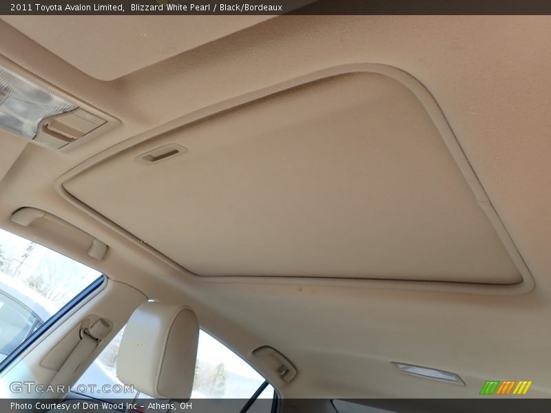 Blizzard White Pearl / Black/Bordeaux 2011 Toyota Avalon Limited
