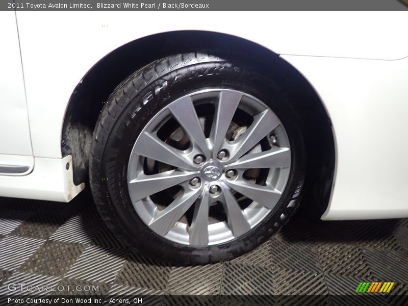 Blizzard White Pearl / Black/Bordeaux 2011 Toyota Avalon Limited