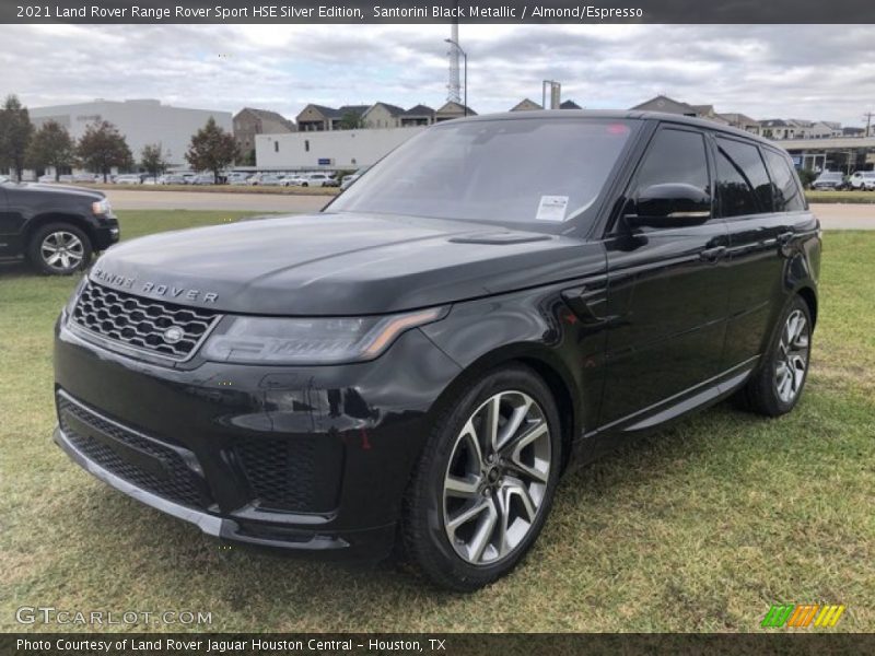 Front 3/4 View of 2021 Range Rover Sport HSE Silver Edition