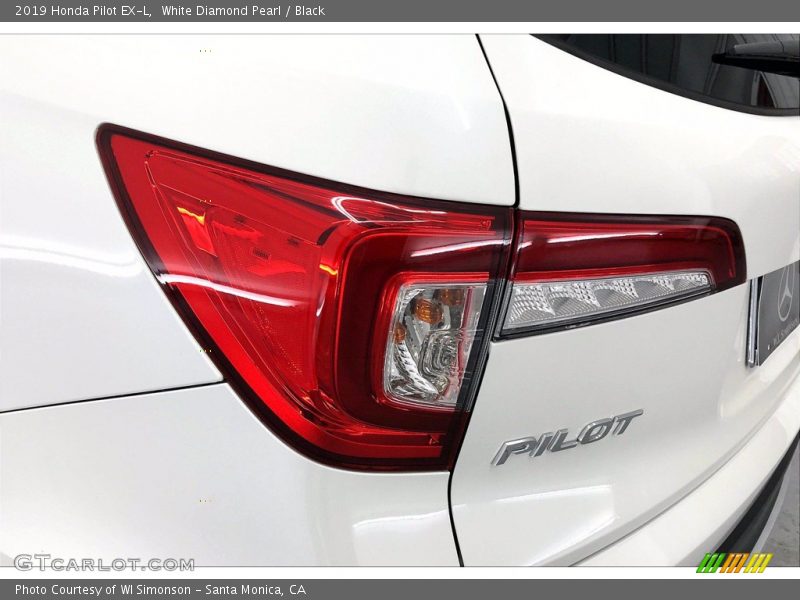 White Diamond Pearl / Black 2019 Honda Pilot EX-L