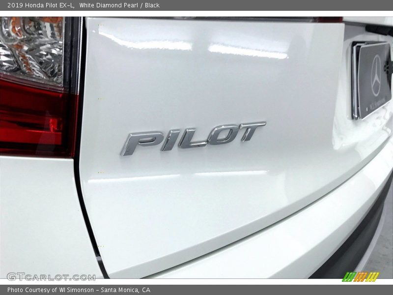 White Diamond Pearl / Black 2019 Honda Pilot EX-L
