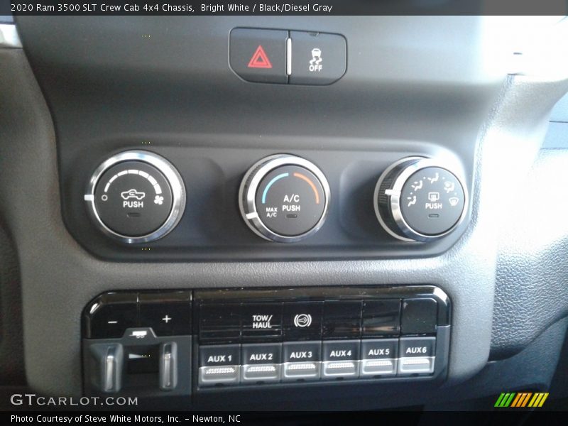 Bright White / Black/Diesel Gray 2020 Ram 3500 SLT Crew Cab 4x4 Chassis