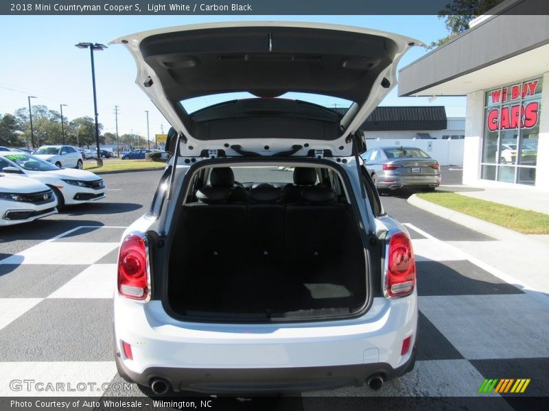 Light White / Carbon Black 2018 Mini Countryman Cooper S