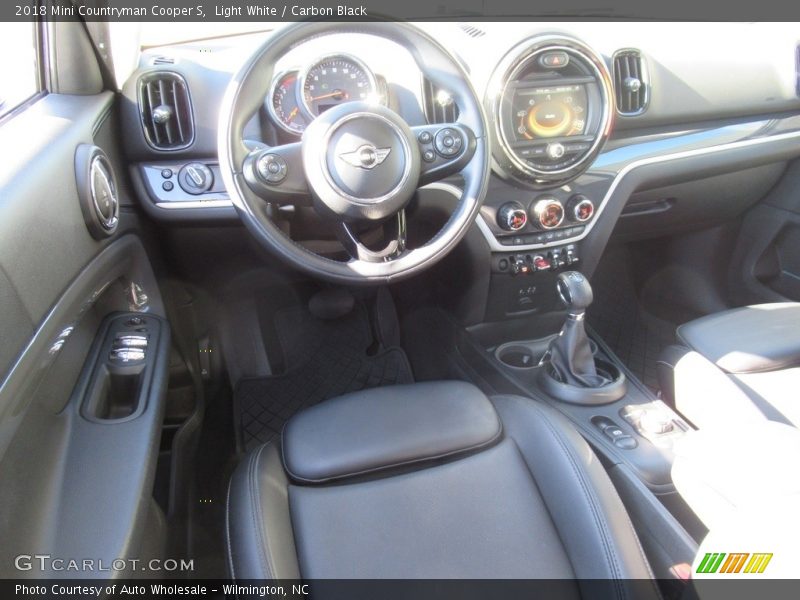 Light White / Carbon Black 2018 Mini Countryman Cooper S