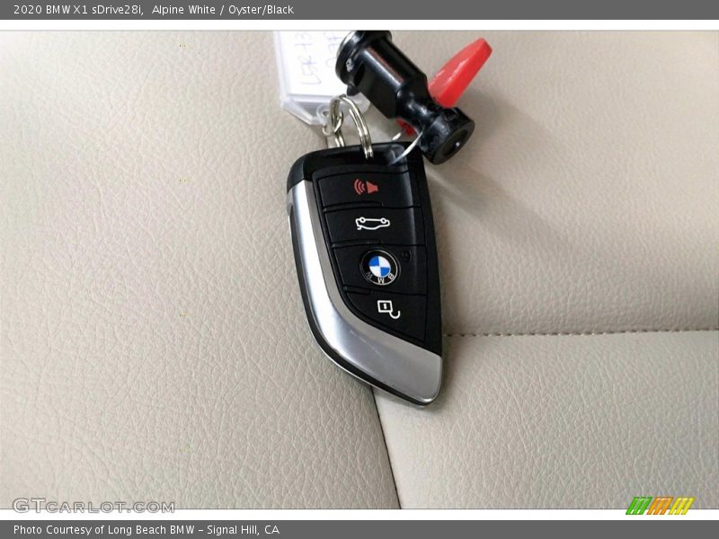 Alpine White / Oyster/Black 2020 BMW X1 sDrive28i