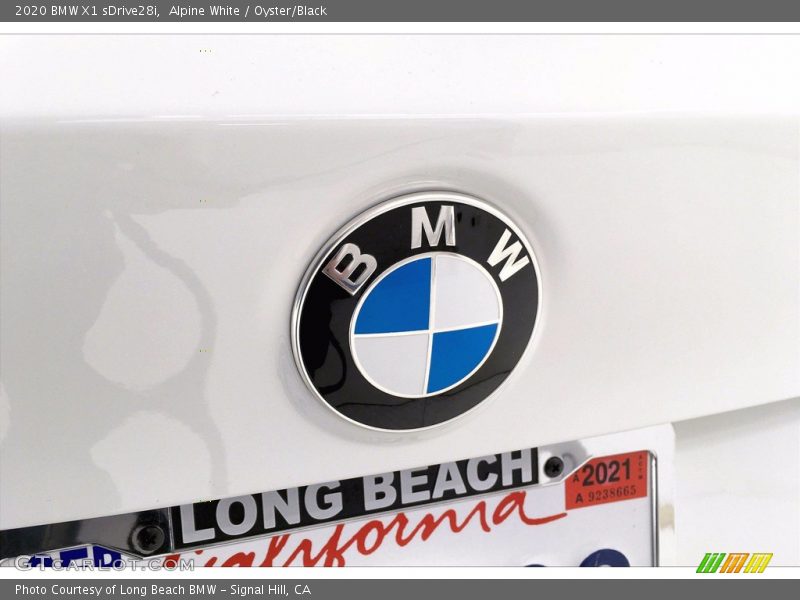 Alpine White / Oyster/Black 2020 BMW X1 sDrive28i