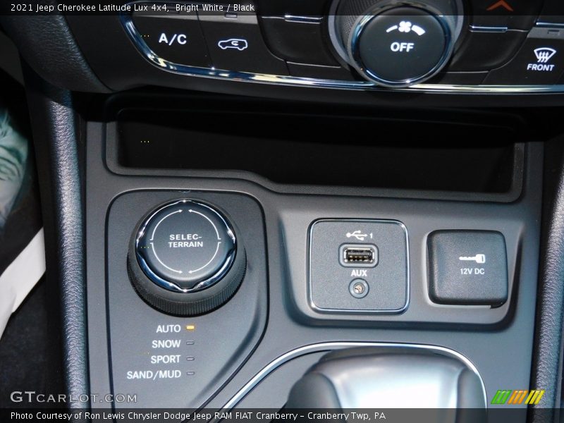 Bright White / Black 2021 Jeep Cherokee Latitude Lux 4x4