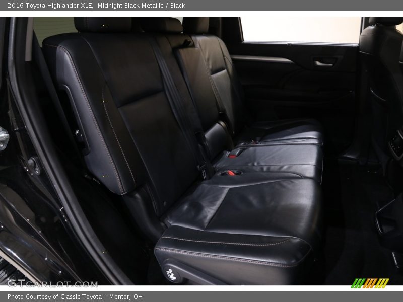 Midnight Black Metallic / Black 2016 Toyota Highlander XLE