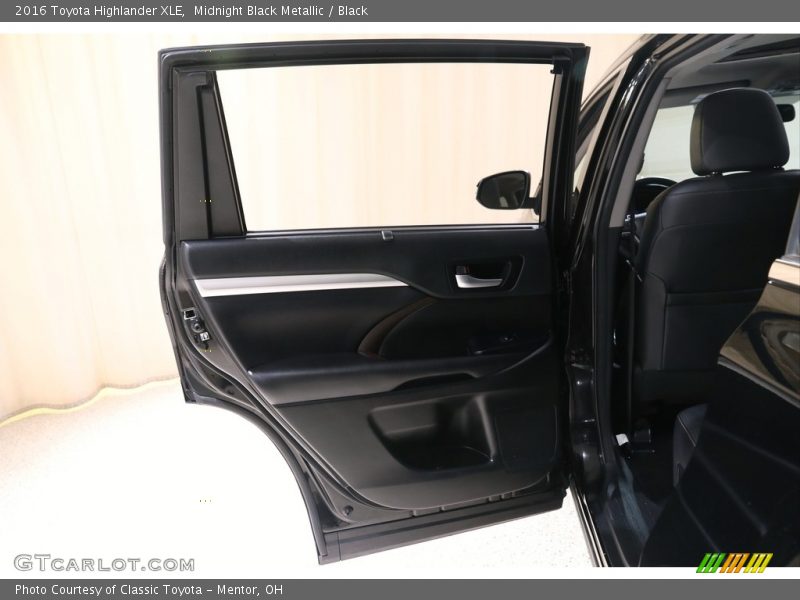 Midnight Black Metallic / Black 2016 Toyota Highlander XLE