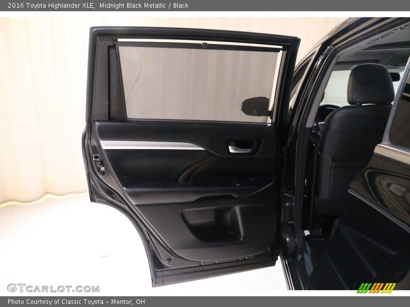 Midnight Black Metallic / Black 2016 Toyota Highlander XLE