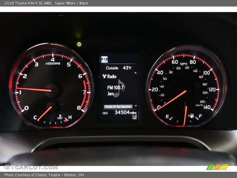 Super White / Black 2018 Toyota RAV4 SE AWD