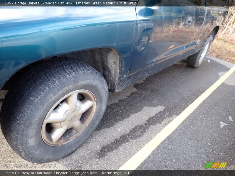 Emerald Green Metallic / Mist Gray 1997 Dodge Dakota Extended Cab 4x4