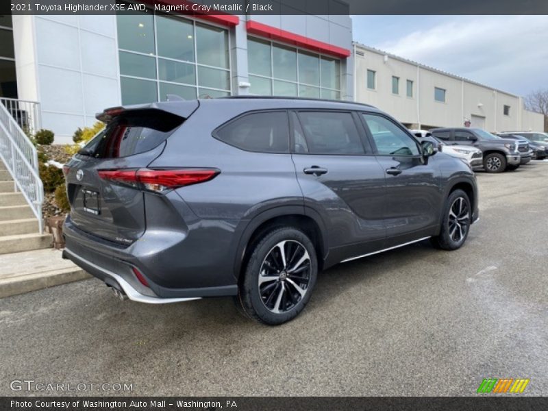 Magnetic Gray Metallic / Black 2021 Toyota Highlander XSE AWD